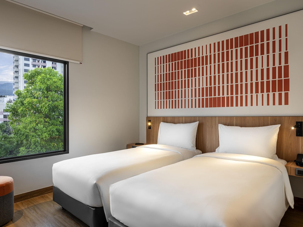 Standard, Twin Beds, Mountain Side