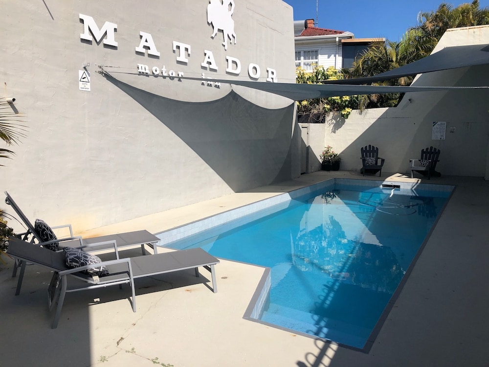 Matador Motor Inn 11/80