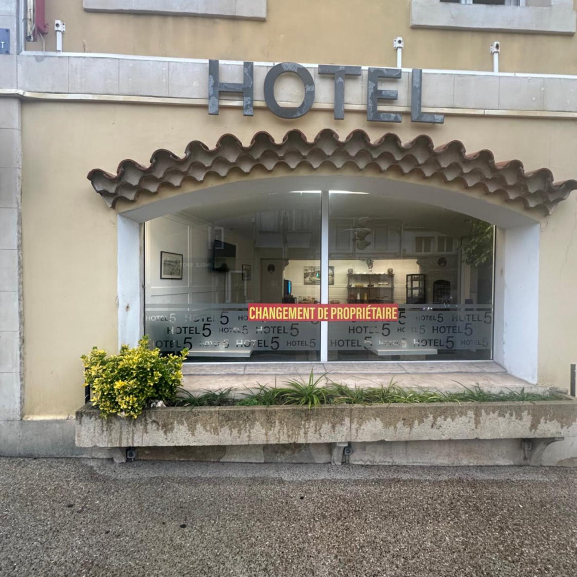 P'TIT DEJ-HOTEL MARTIGUES LE 5 3/57