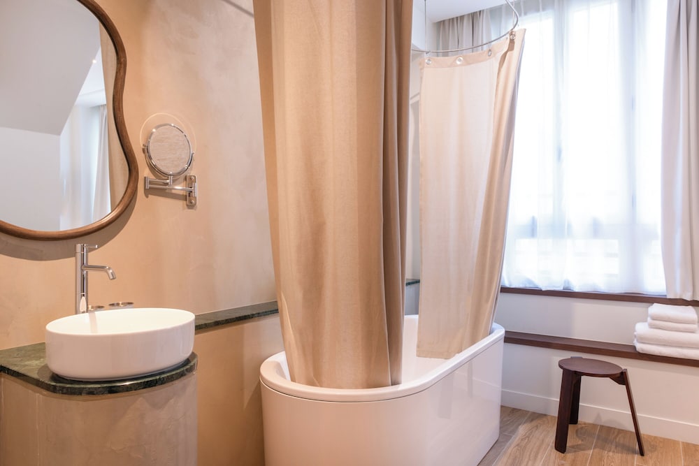 غرفة سيغنتشر بسرير كوين، Hotel Lampika 2/2