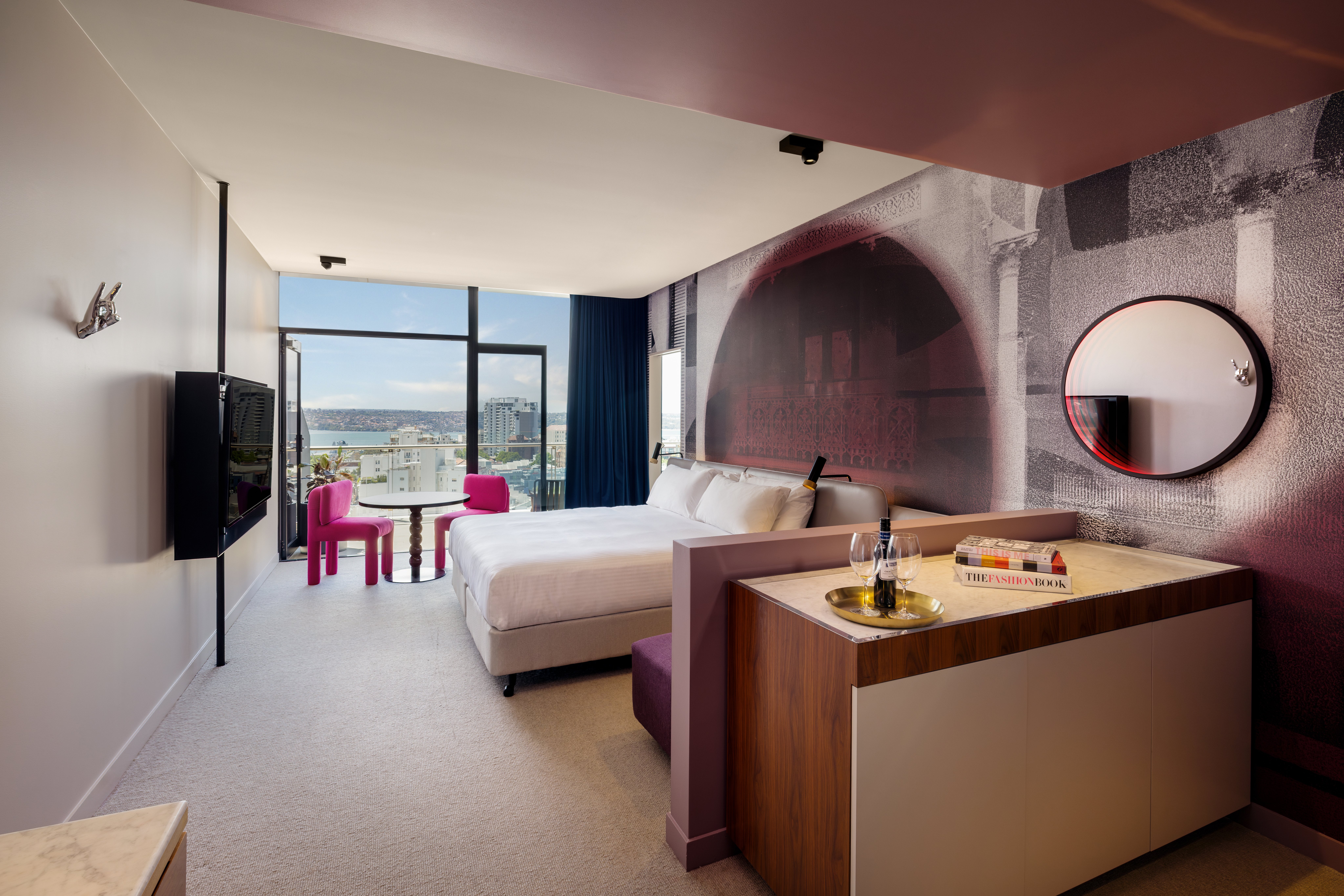 SUITE, KING BED, HARBOUR VIEW, BALCONY, HIGH FLOOR