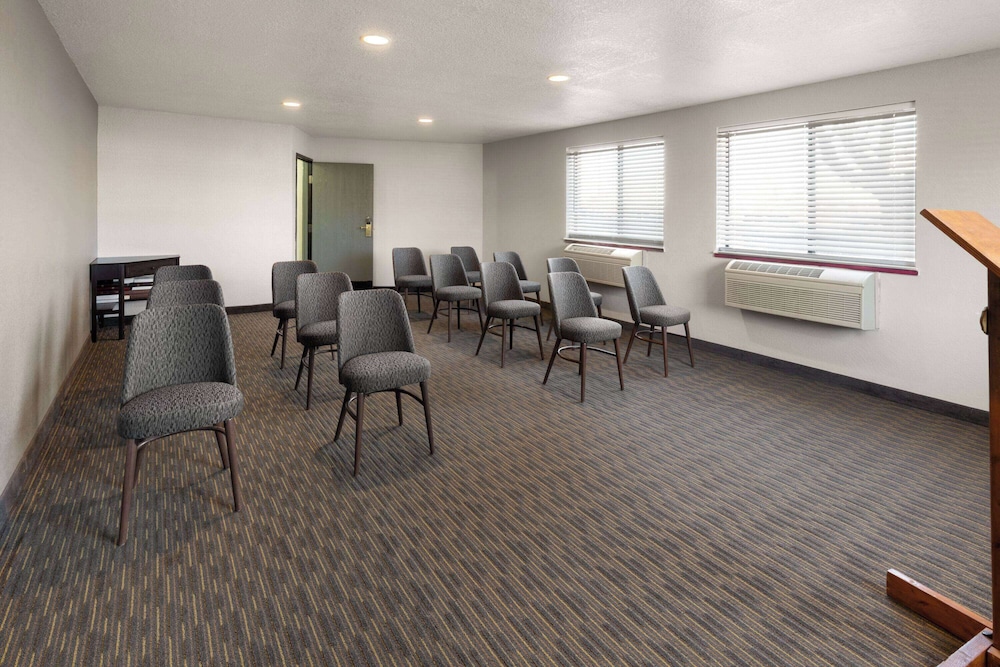 SYLO Hotel Denver Airport, a Ramada by Wyndham 47/57