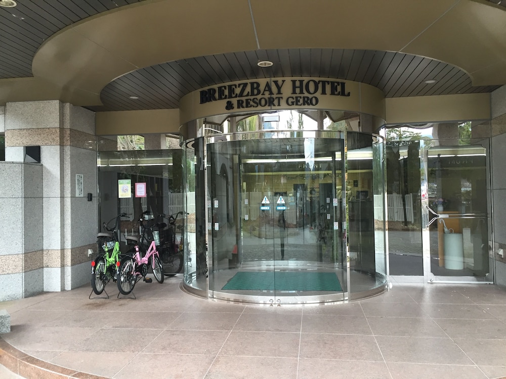 Breezbay Hotel & Resort Gero 57/77