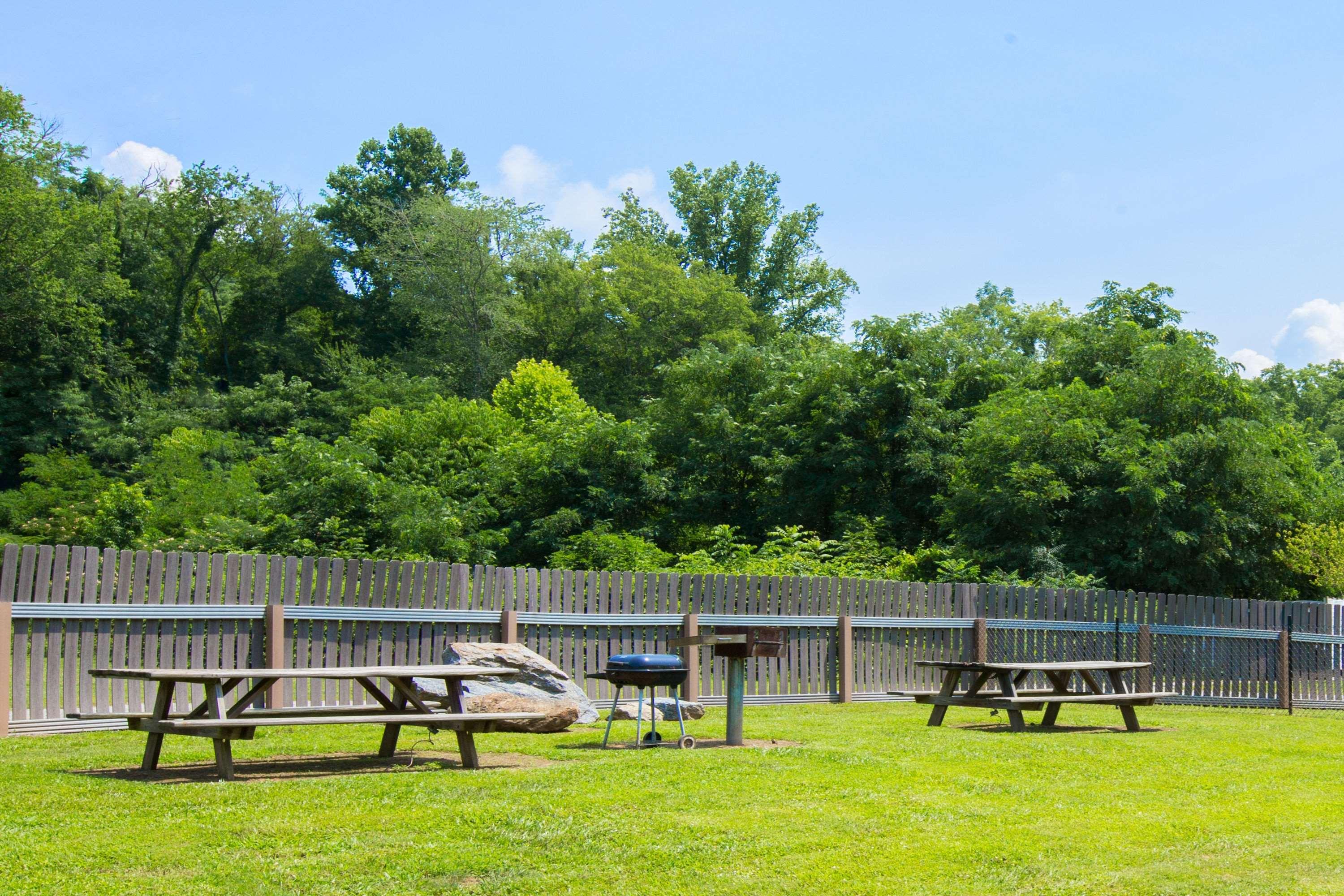 Microtel Inn & Suites by Wyndham Cherokee 24/26