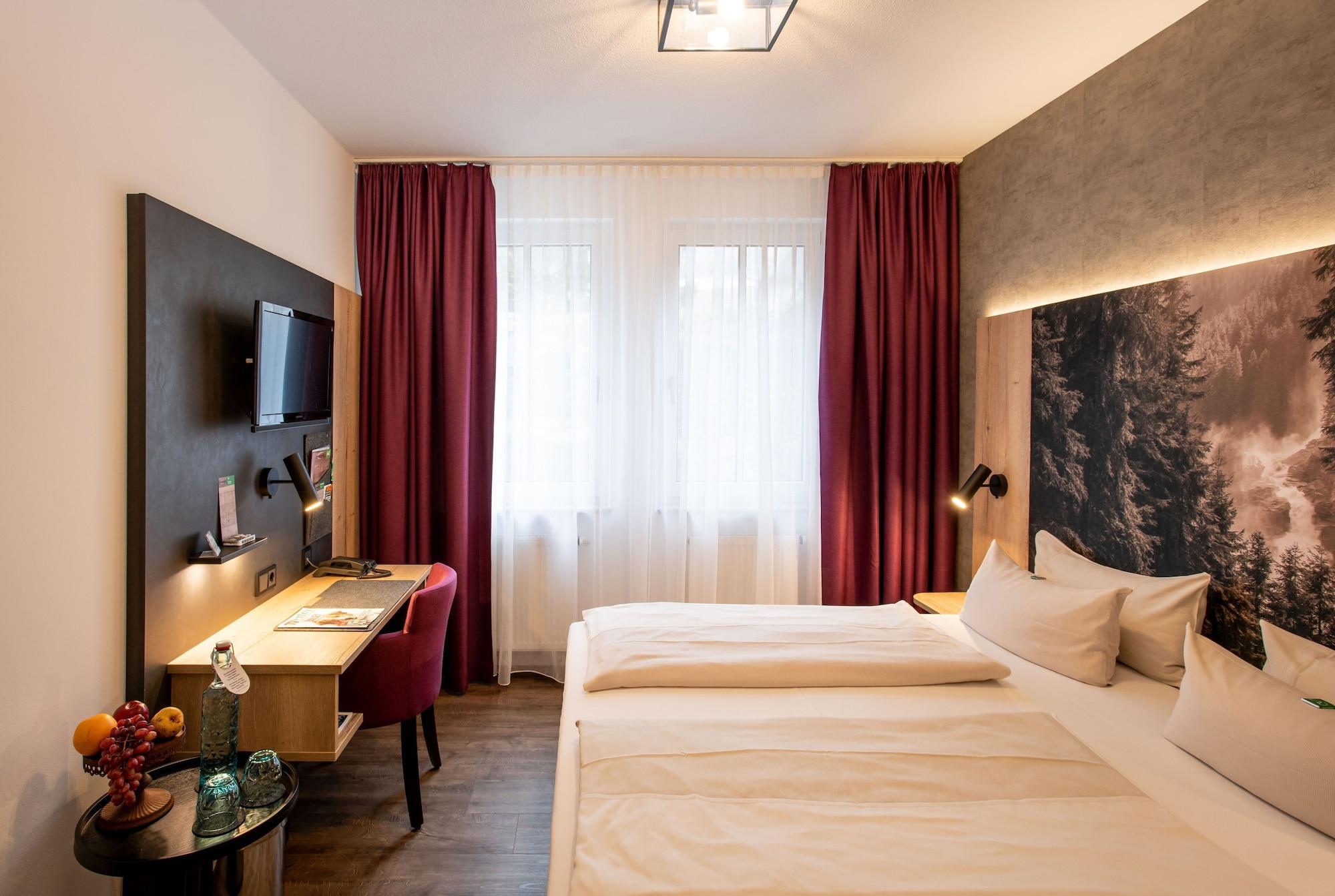 DELUXE, DOUBLE BED