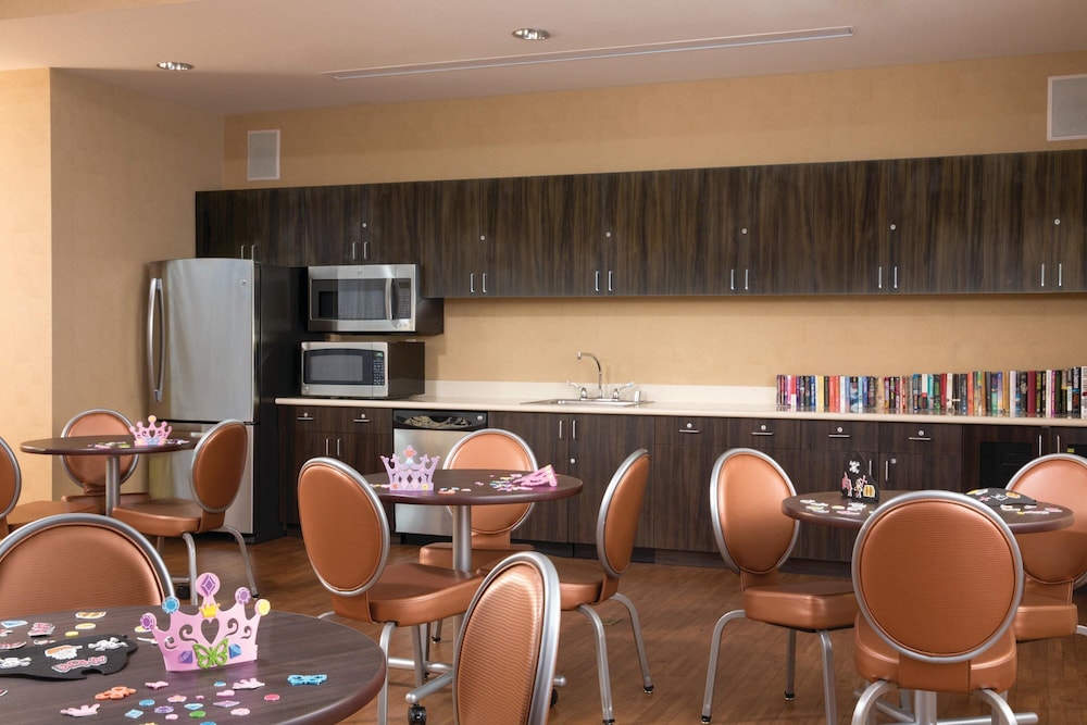 Marriott S Grand Chateau Hotel 25/35
