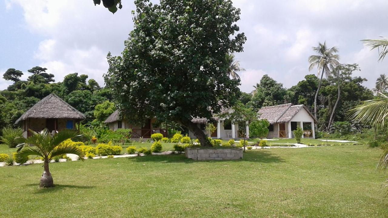 Alofa Beach Bungalows 13/22