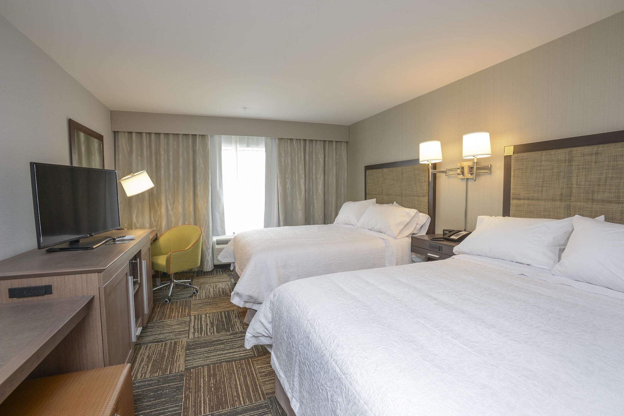 غرفة بسريرين كوين بحوض استحمام لذوي الإعاقة، Hampton Inn Suites Cincinnati Kenwood Oh 2/10