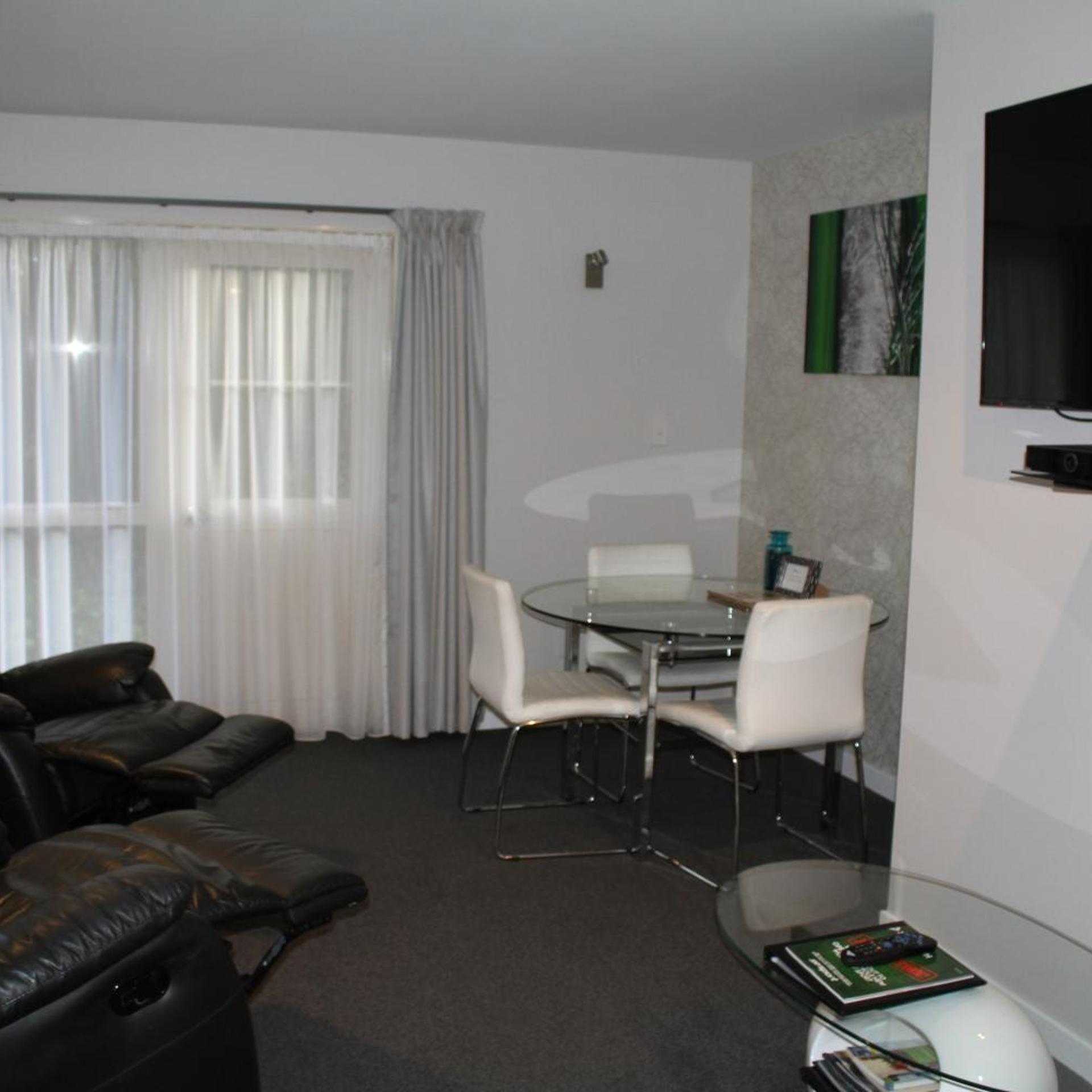 Birchwood Manor Motel 34/50