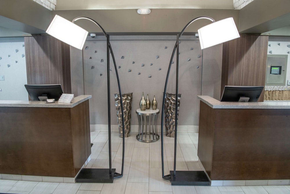 Embassy Suites by Hilton Chicago Schaumburg Woodfield 21/55