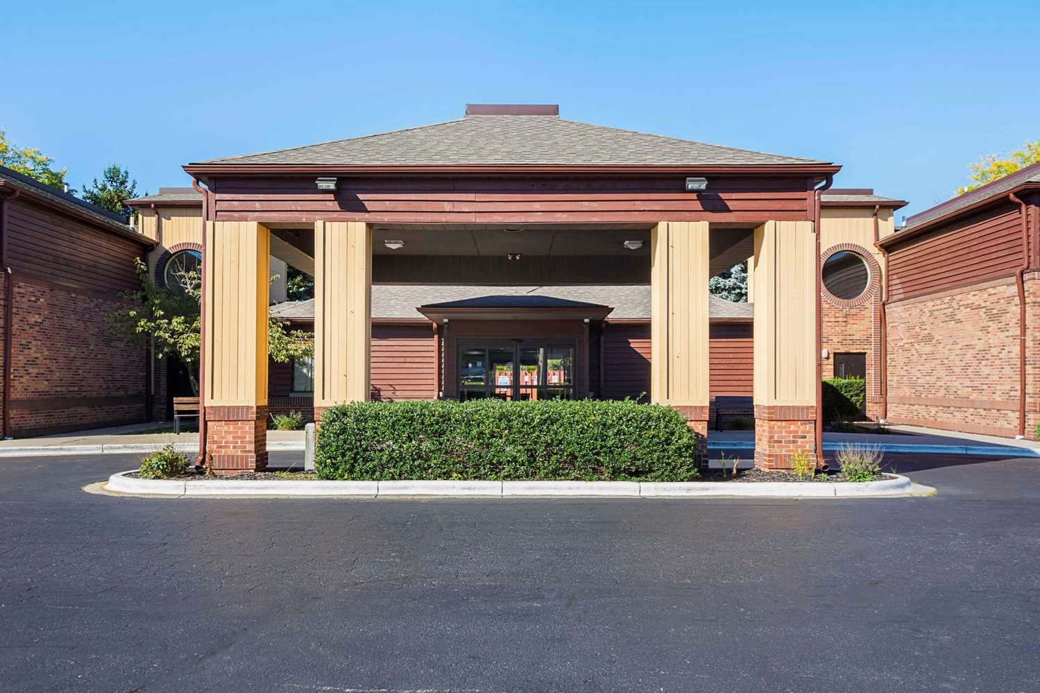 AmericInn by Wyndham Holland MI 1/16