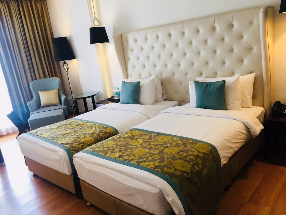 Fortune Park Sishmo Gautam Nagar 12/49