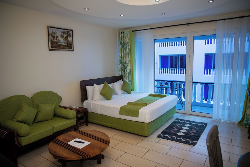 STUDIO, QUEEN BED