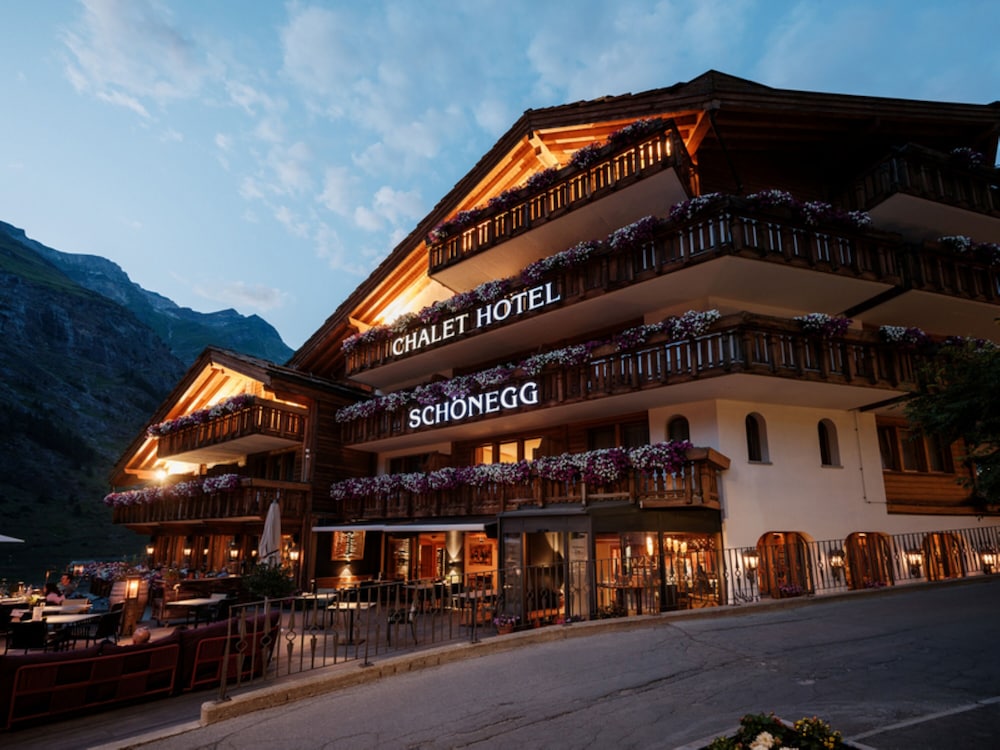 Chalet Hotel Schonegg 2/49