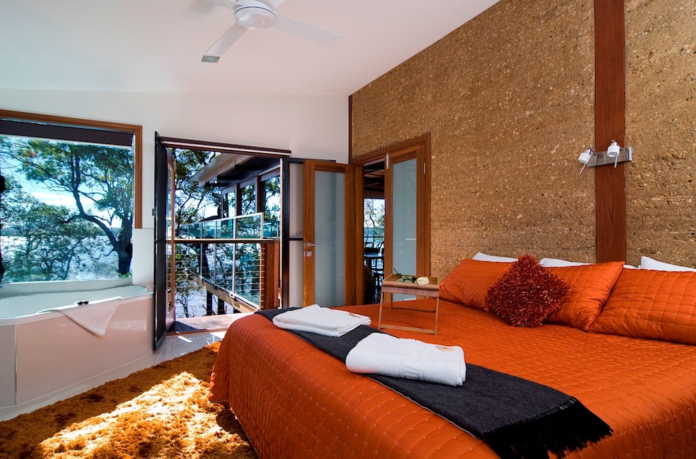 EUMARELLA SHORES NOOSA LAKE RETREAT 23/65