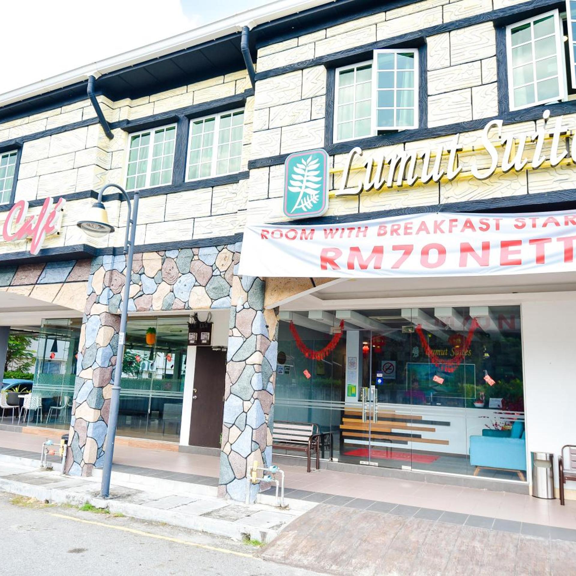 Lumut Suites 2/50