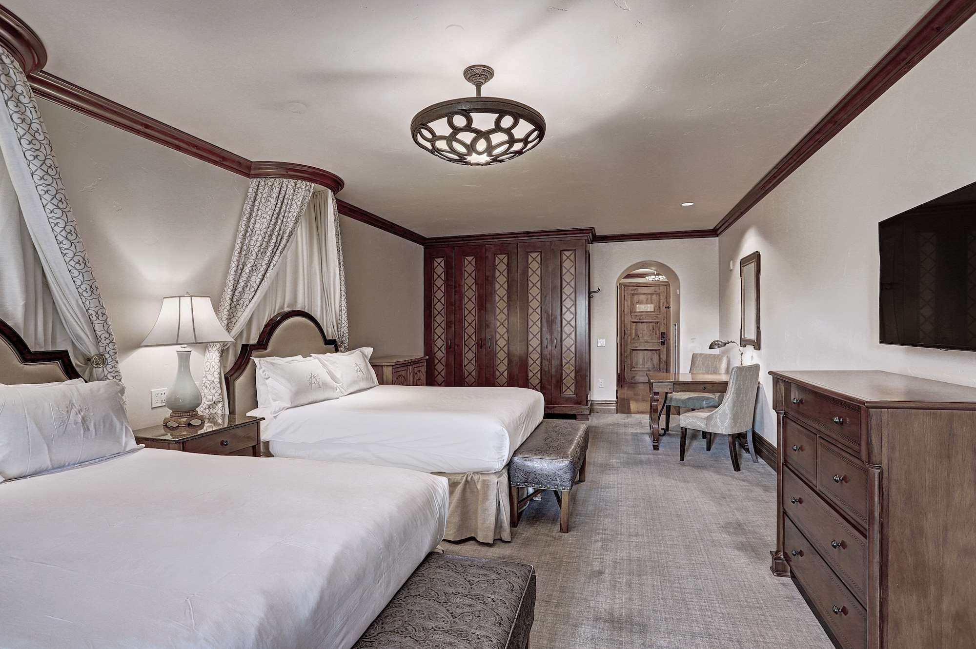 Room, 2 Queen Beds, Mountain View