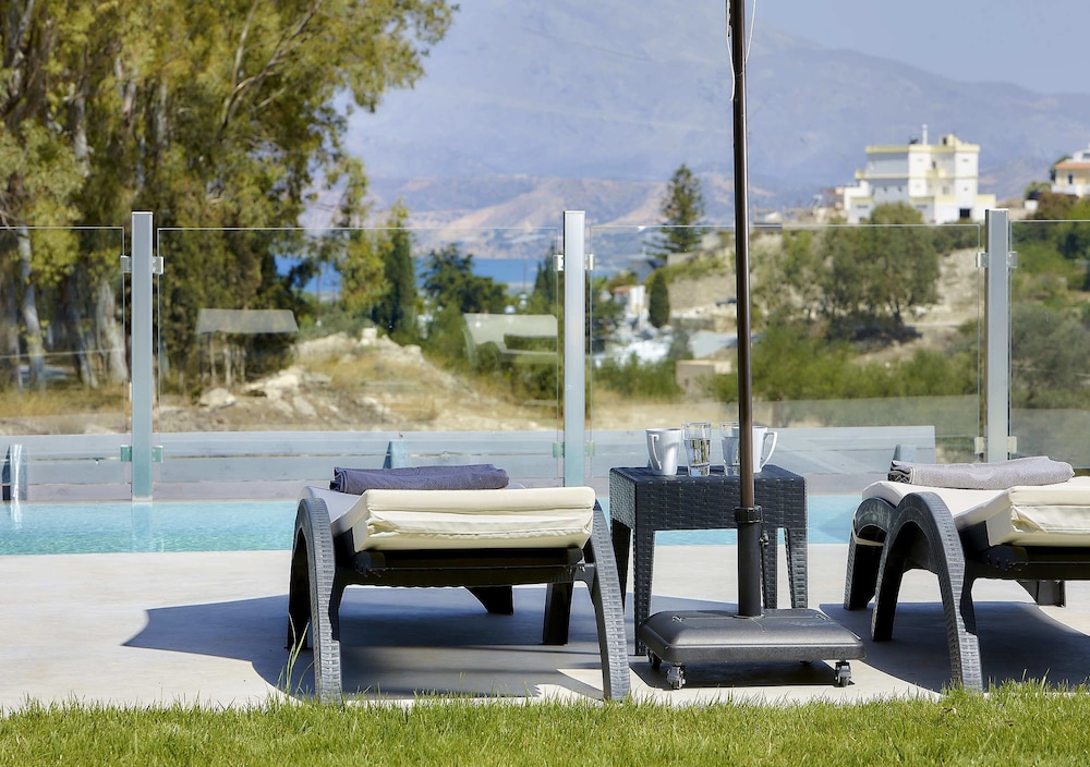 Kouros & Kori Villas 33/49
