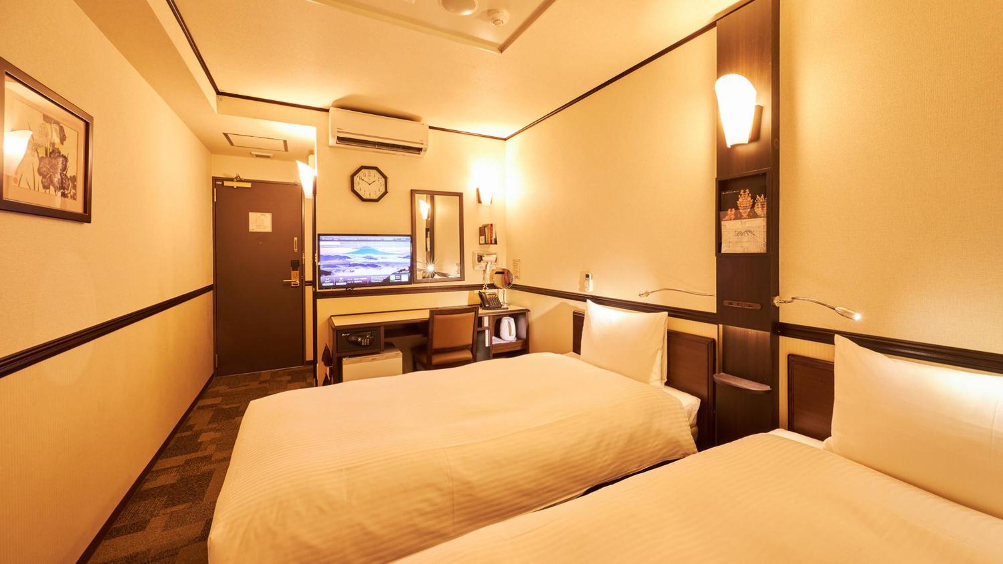 Room, Twin Beds, Smoking, Toyoko Inn Osaka Tsutenkaku Mae 3/10