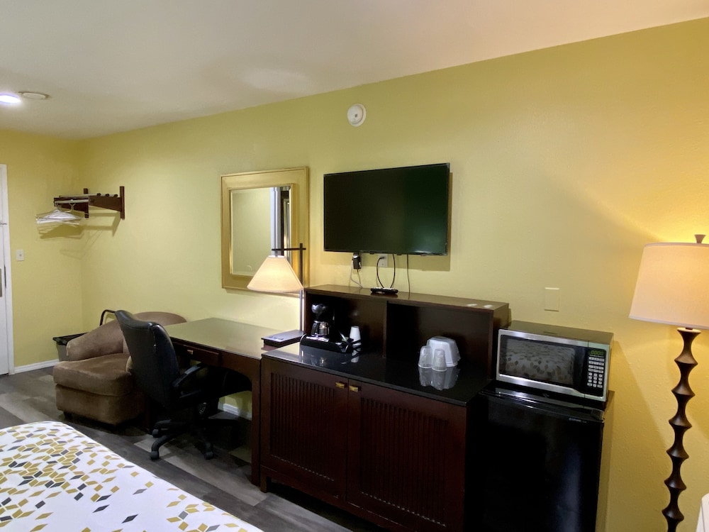 Travelers Inn Medford 52/58