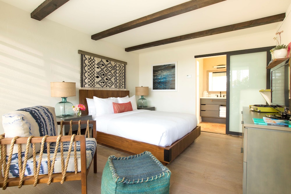 The Leta Santa Barbara Goleta, Tapestry Collection by Hilton 21/81