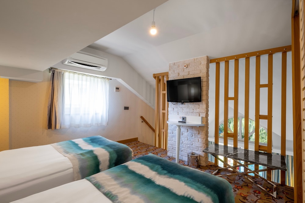 Suite, Villa, 2 Queen and Twin Beds، Long Beach Alanya 4/4