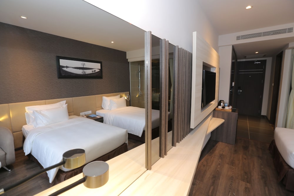 Alana Nha Trang Beach Hotel 17/83
