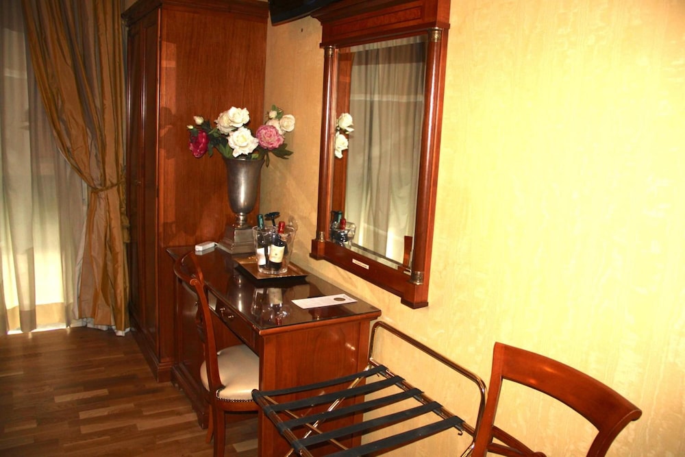 Luxury Rooms H 2000 Roma 48/53