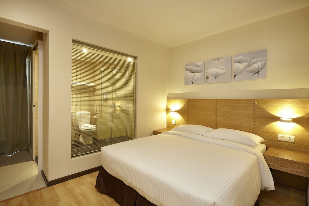 Hotel Six Seasons 15/50