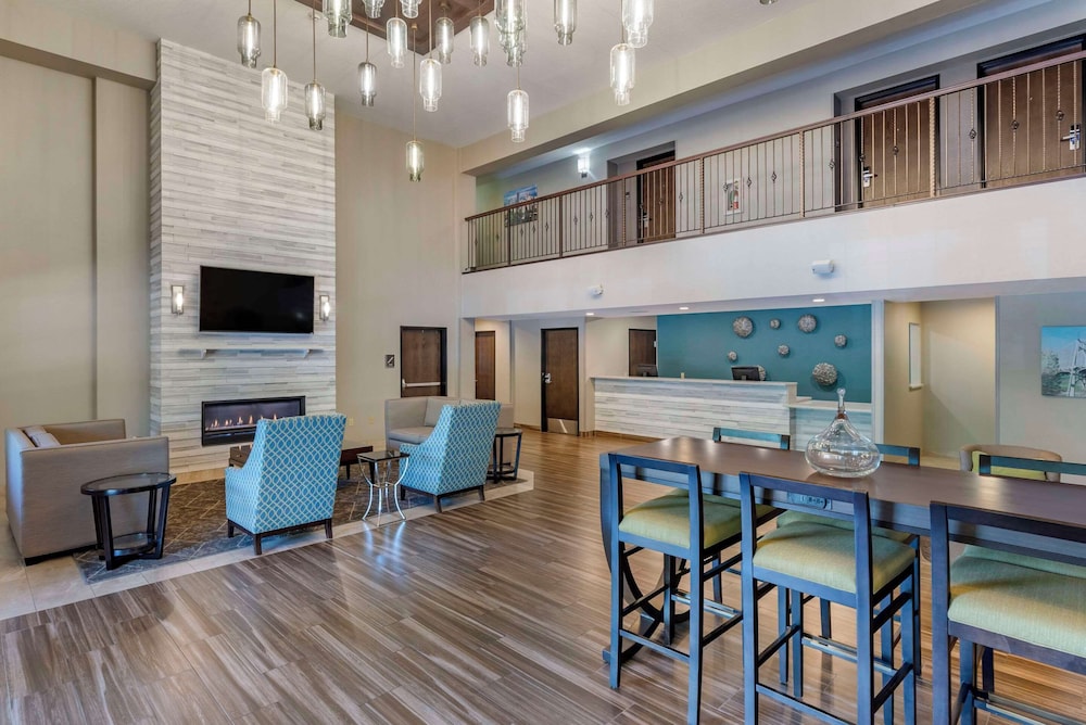 Comfort Inn & Suites Tualatin - Lake Oswego South 47/60