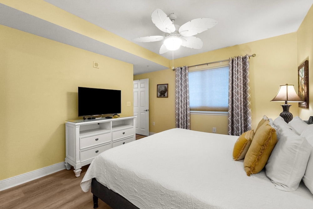 236 Emerald Beach Resort 35/80