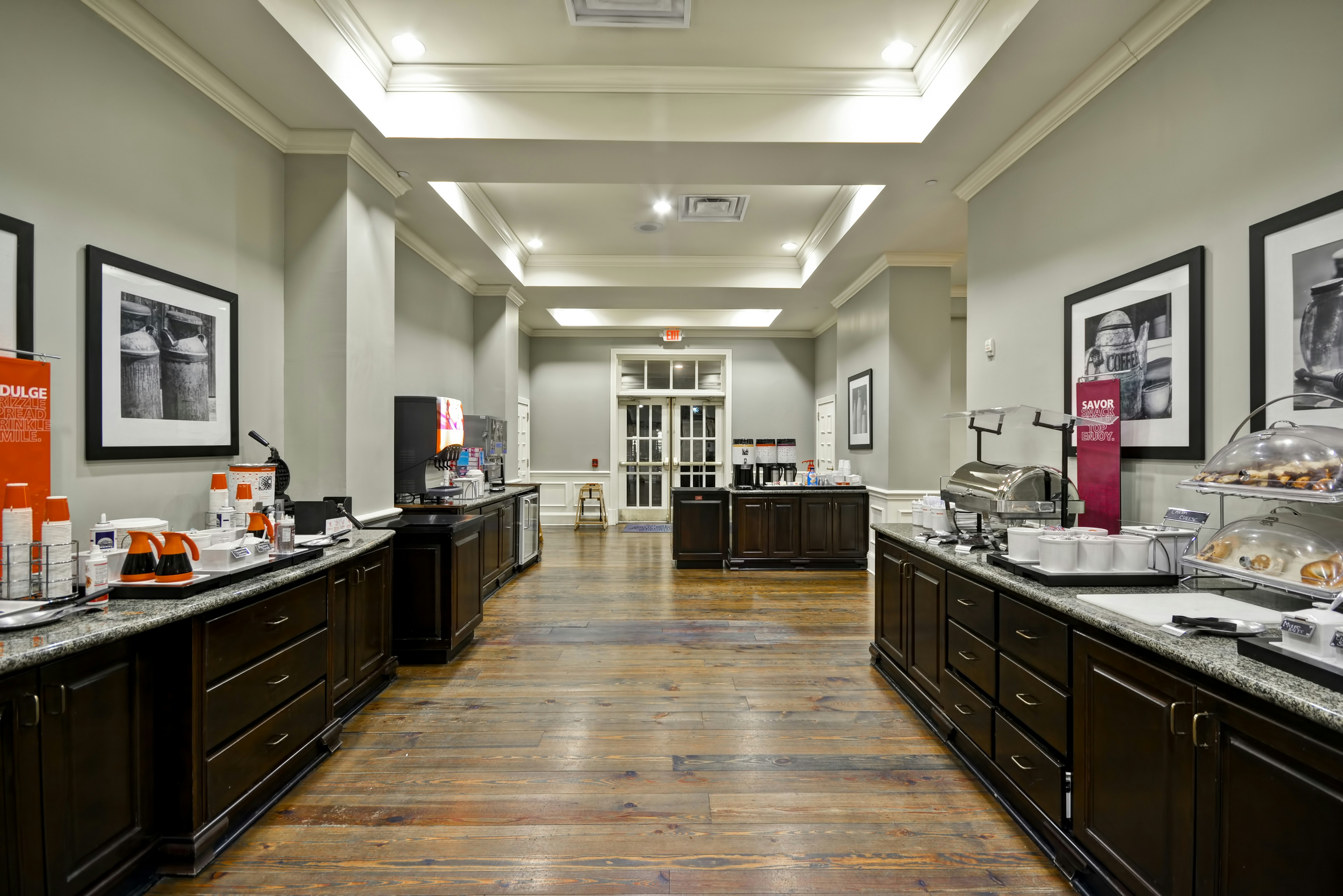 Hampton Inn and Suites Savannah Historic District 45/77