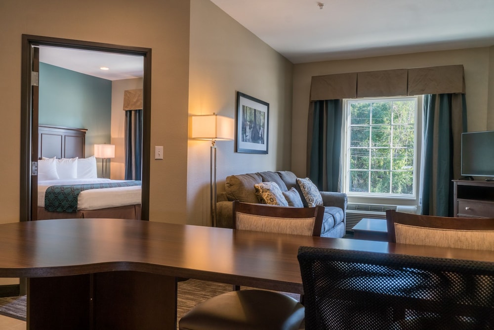 Heritage Place Hotel & Suites 35/48