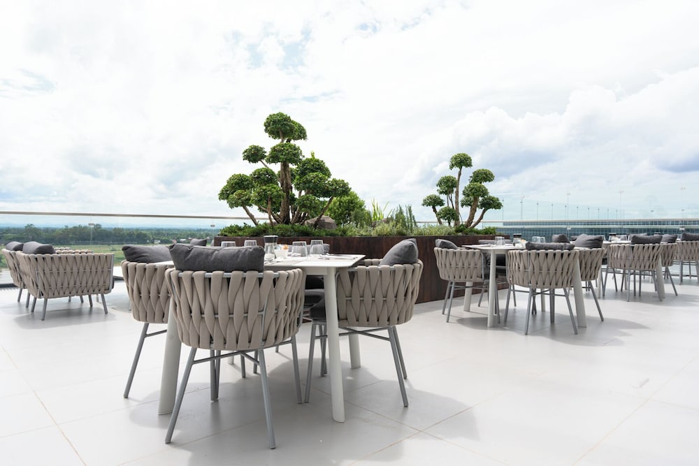 One Riviera Hotel and Residences 52/68