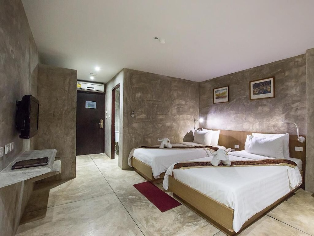 Standard, Twin Beds, No Window