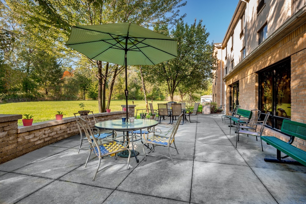 Holiday Inn Express Hotel Suites Canton 55/62