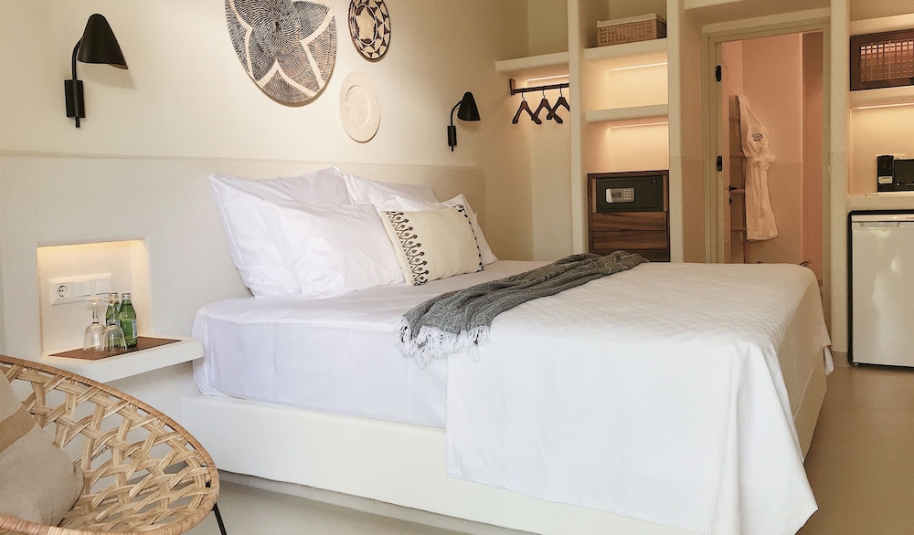 Pilos Suites 10/50