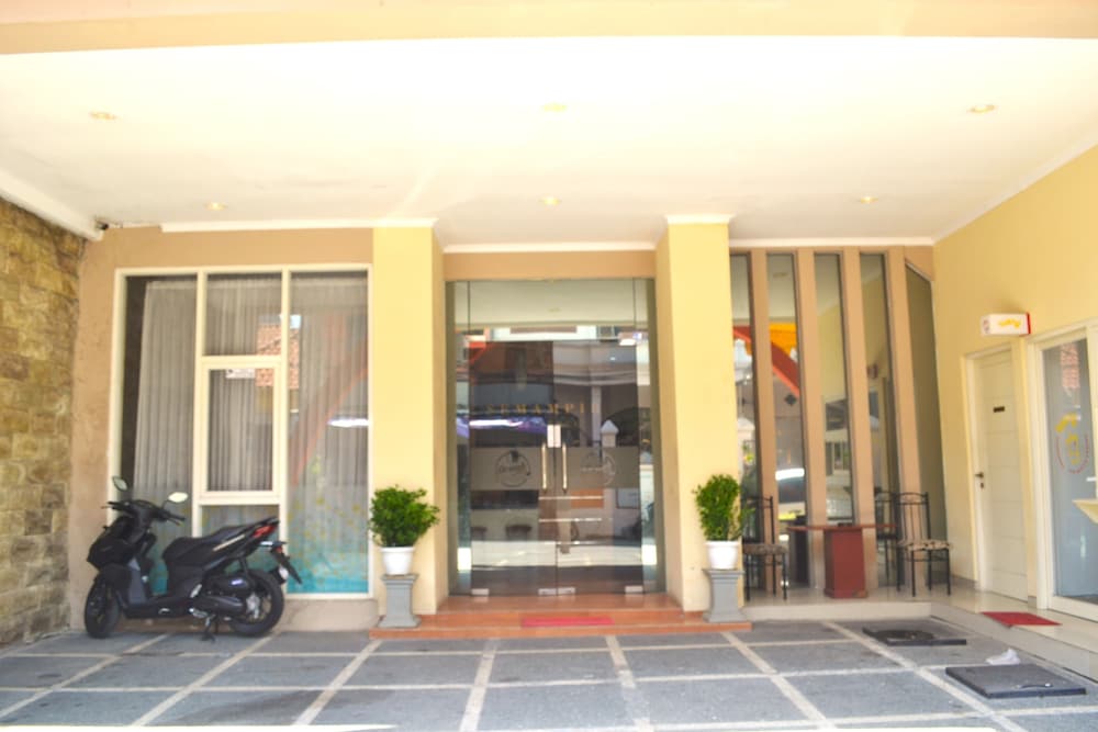 Oyo 450 Semampir Residence 57/64