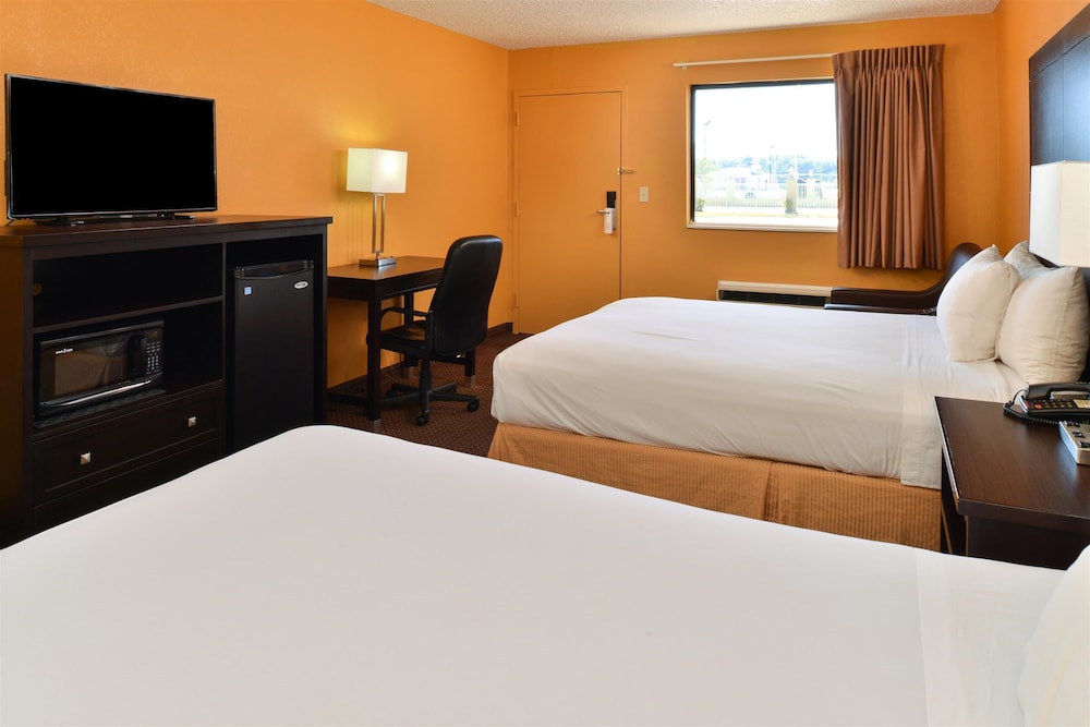 Days Inn & Suites by Wyndham Byram 10/24