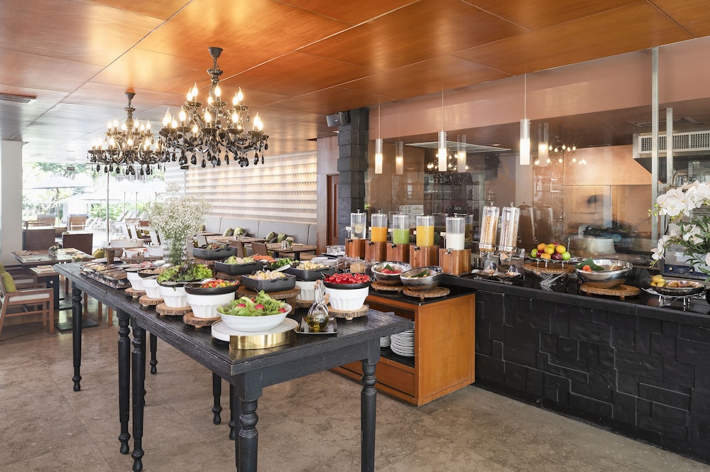 Woodlands Suites Serviced Residences 35/50