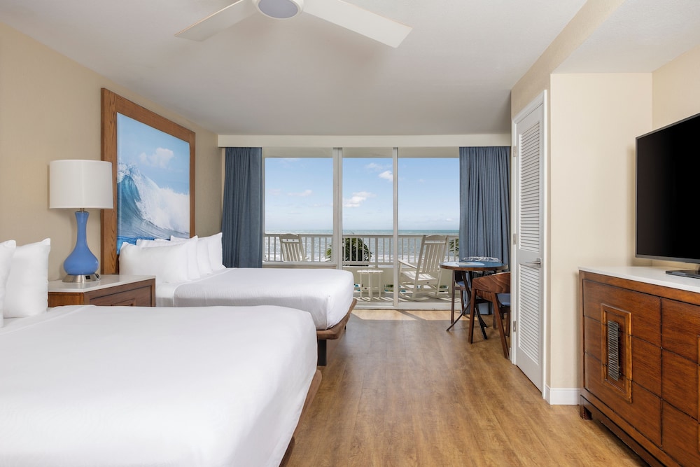 Room, 2 Queen Beds, Beach Front, Tai Tower
