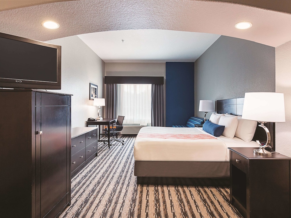 La Quinta Inn & Suites by Wyndham San Antonio Northwest 14/62