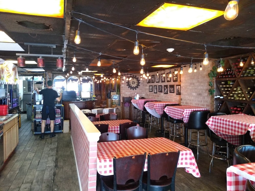 Americana Motor Inn Oceanfront 17/30