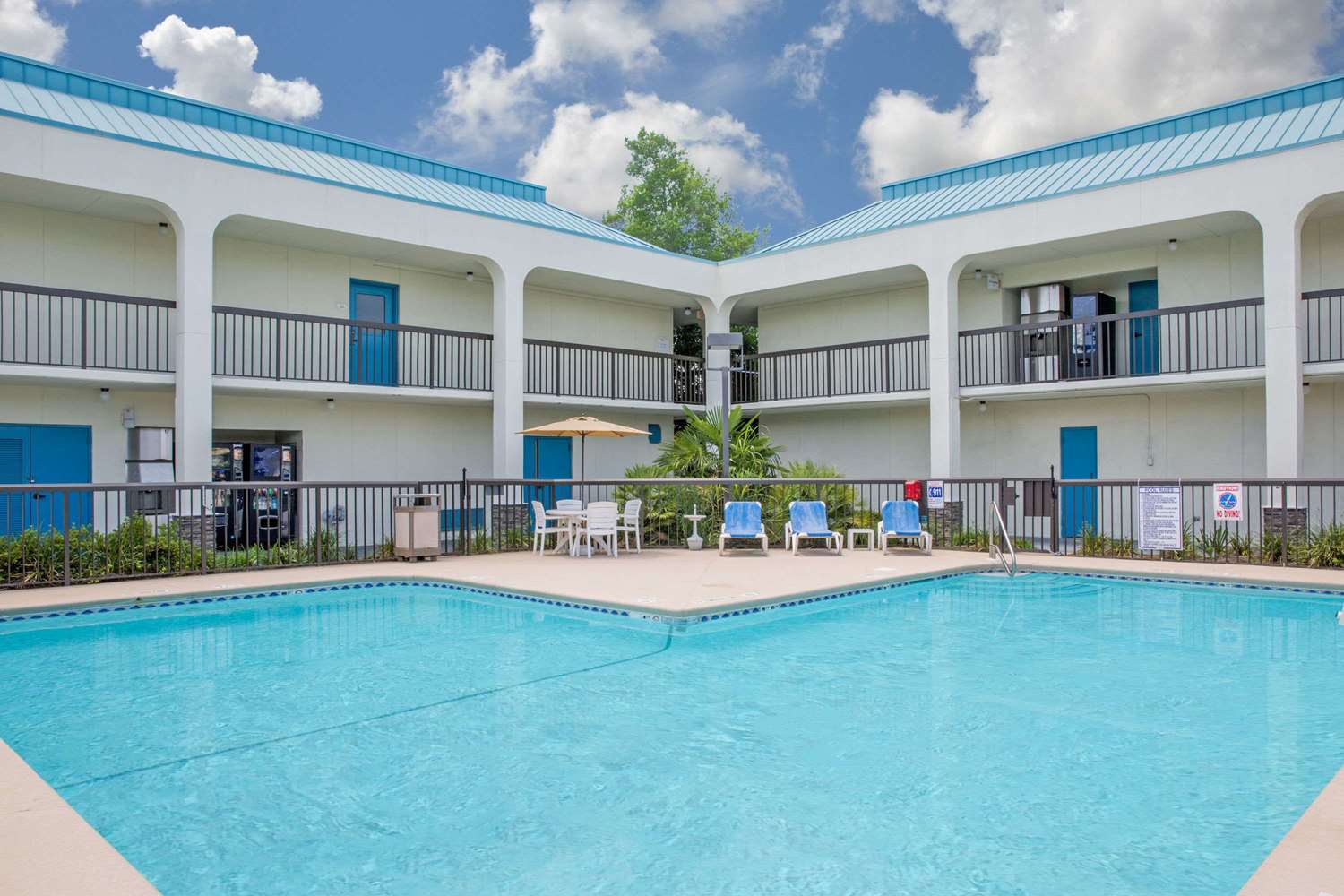 Studio6 Suites Jacksonville, NC 5/34