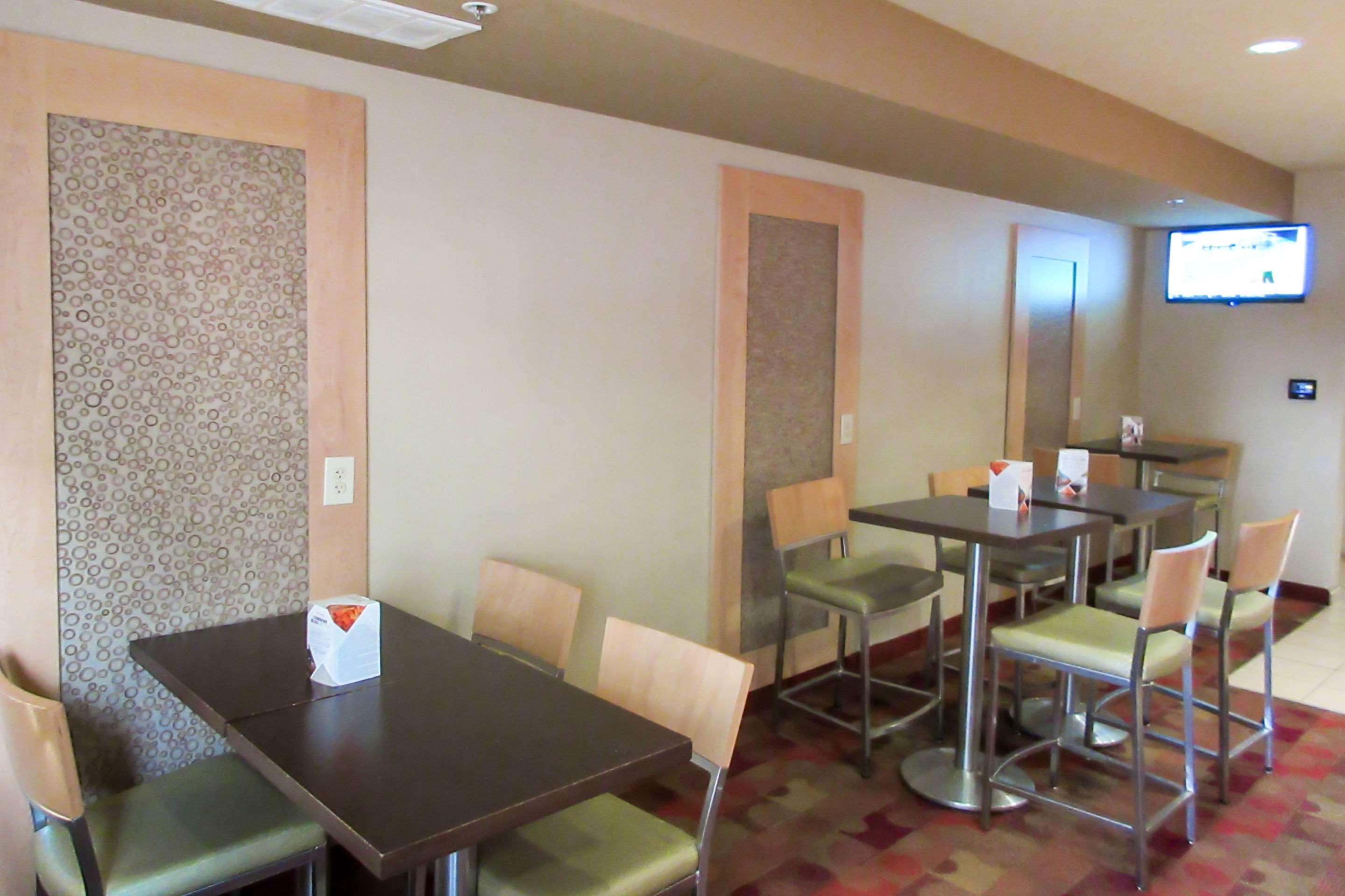 MainStay Suites Columbus Worthington 17/31