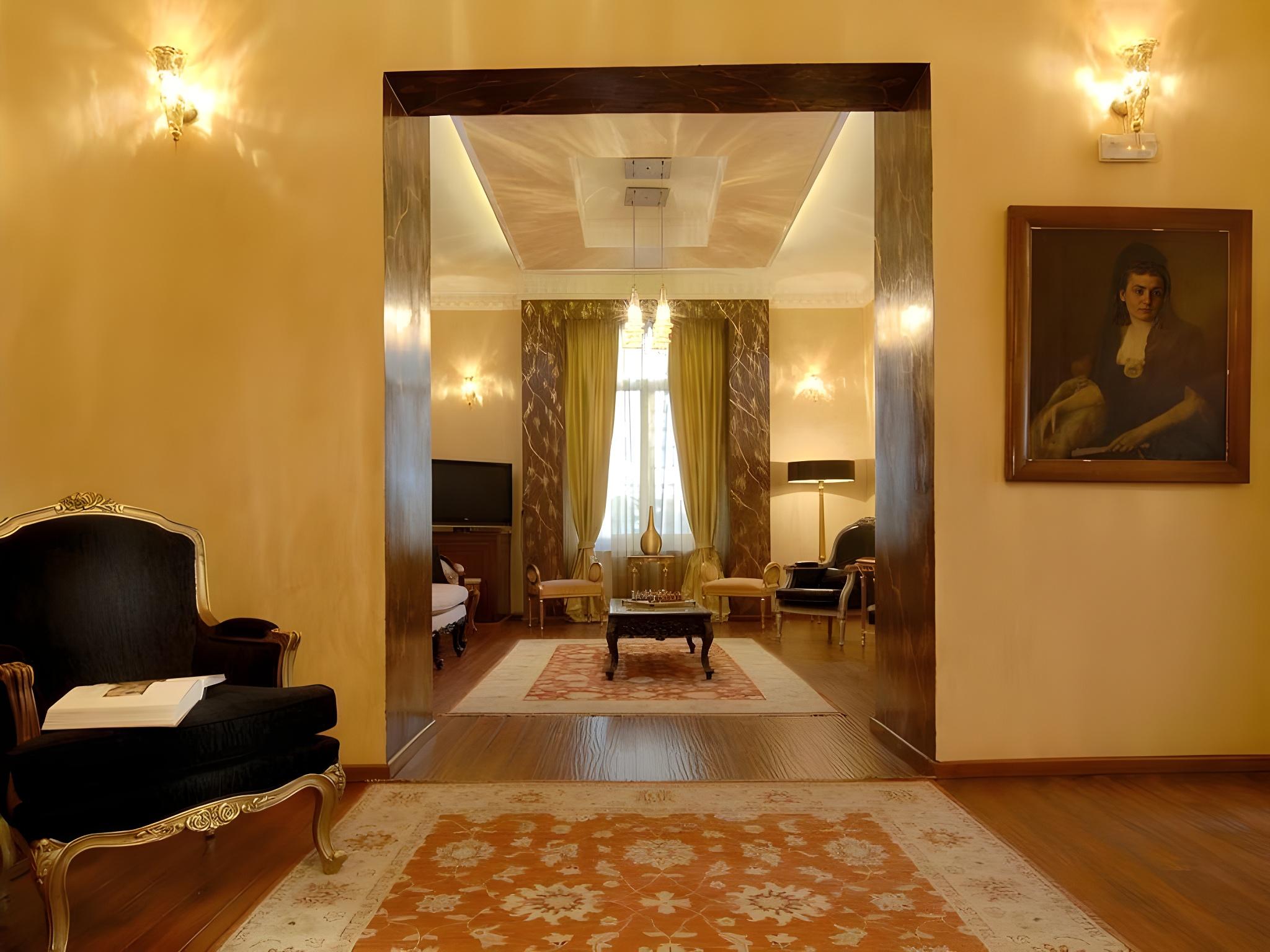 ROOM, DOUBLE OR TWIN BED