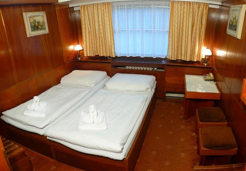 BOTEL ALBATROS 14/50