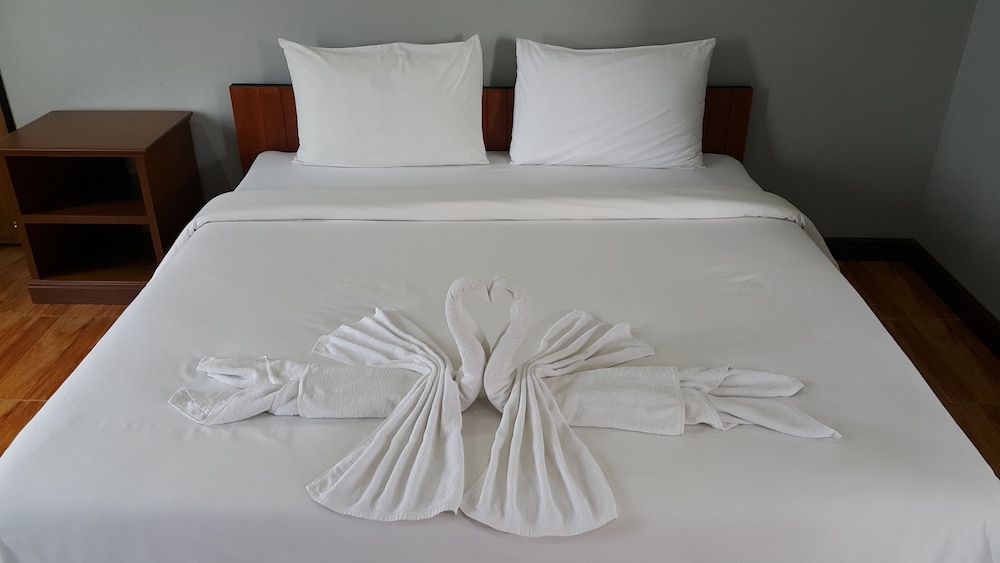 Garden House Resort 12/27