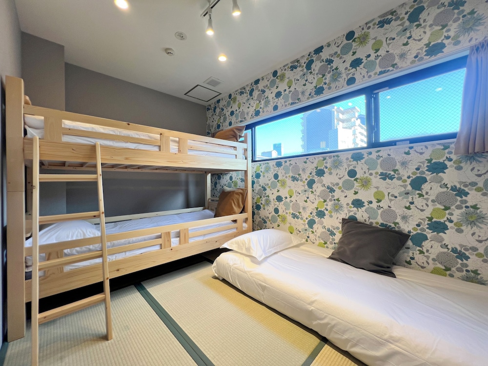ECONOMY, TRIPLE, SHARED BATHROOM