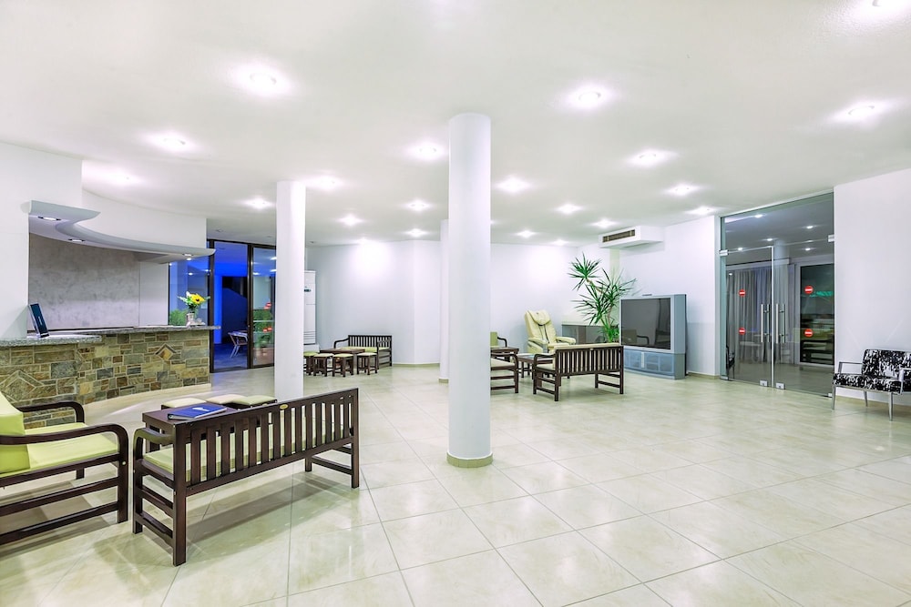 Xenios Dolphin Beach Hotel 10/68